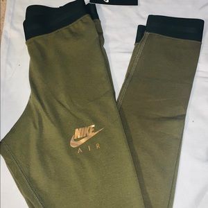 Nwt! Nike leggings